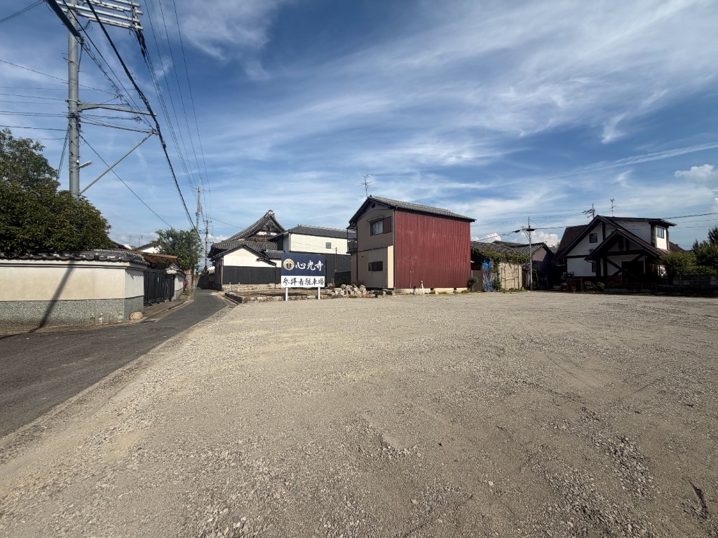 心光寺西側の参拝者駐車場